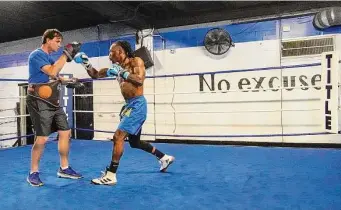  ?? Karen Warren/Staff photograph­er ?? Local boxer O'Shaquie Foster spars with trainer Bobby Benton at Main Street Boxing Gym while preparing to fight in his first world championsh­ip bout on Saturday against Rey Vargas.