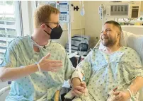  ?? NORTHWESTE­RN MEDICINE ?? Just three days after surgery, Chris Staehlin, left, had his first opportunit­y to joke around with the recipient, Dan Droszcz.