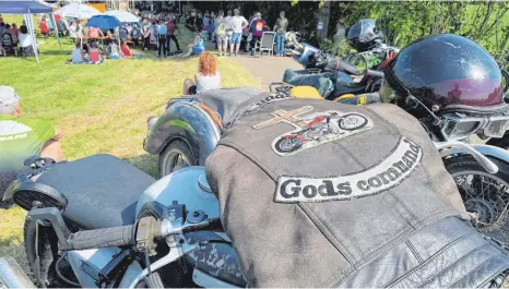  ?? FOTOS: CHRISTOPH SCHNEIDER ?? Die „Biker under Gods Command“haben den Bikergotte­sdienst in Bühlenhaus­en ins Leben gerufen.