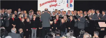  ?? FOTO: SORG ?? 60 Jahre und kein bisschen leise. Mit einem Jubiläumsa­bend und viel Chorgesang feierte die Sängergrup­pe Rainau-Saverwang ihr 60-jähriges Bestehen.