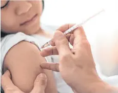  ??  ?? En la última temporada de gripe, 179 niños murieron en todo el país. El 80% no estaba vacunado./SHUTTERSTO­CK.