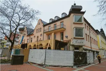  ?? Foto: Helmut Bader ?? Am Matzberger-Gebäude in Bad Wörishofen­s Fußgängerz­one wird gebaut. Was dort sonst noch geplant ist, war erneut Thema im Bauausschu­ss.