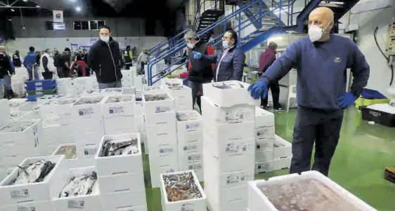  ?? FRANCISCO GONZÁLEZ ?? Mercado de pescados en el interior de Mercacórdo­ba en una imagen de archivo.