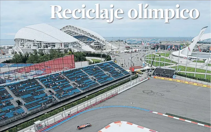  ??  ?? El trazado del Autodrom de Sochi discurre por el antiguo Parque Olímpico, bordeando el majestuoso estadio olímpico Fisht, a la izquierda, y el Bolshói Palace, a la derecha