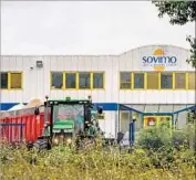  ?? Philippe Huguen AFP/Getty Images ?? FRENCH authoritie­s believe Sovimo’s egg imports are among those affected in the pesticide scare.