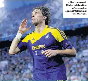  ??  ?? > The trademark Michu celebratio­n after scoring against Valencia at the Mestella