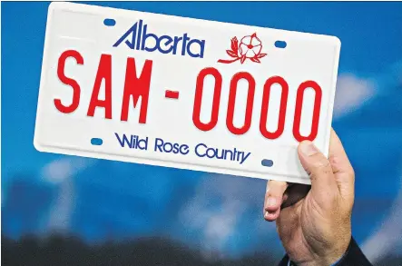  ?? CODIE MCLACHLAN/FILES ?? Saskatchew­an’s ministry of highways and infrastruc­ture has banned all vehicles with Alberta licence plates from any new Saskatchew­an public infrastruc­ture projects. Vehicles from B.C. and Manitoba are not affected.