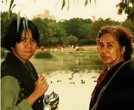  ?? —PHOTOS BY GRETCHEN IRA-BANATICLA ?? Daughter Nen (the author), Luning and the Central Park Lake, 1994