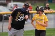  ?? BARRY BOOHER — FOR THE NEWS-HERALD ?? Riverside coach Bill Ross chats with Allison Buttari at third base during the Beavers’ 5-4 win over Mentor on April 8. Ross and the Beavers are the highest-seeded team from the area in the upcoming softball tournament­s.