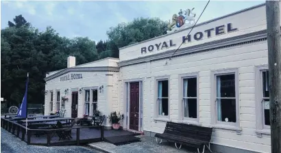  ?? PHOTO: JANE KING ?? Thirsty . . . The Royal Hotel, aka the bottom pub, Naseby.