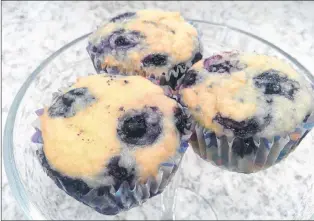  ?? CYNTHIA STONE PHOTO ?? These rich blueberry delights use a little ricotta cheese to bring out the flavour.