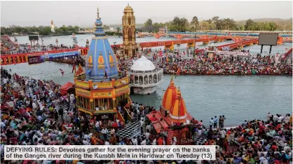  ??  ?? DEFYING RULE Devotees ather fo the evening prayer on the banks of he ange river during he umbh Mela in aridwa on Tuesday 13
