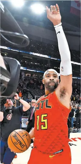  ?? AP ?? Vince Carter, luego de anotar de último segundo ante Toronto.