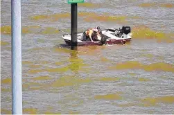  ?? COURTESY OF WES RIPLEY ?? Workers with the Jamestown Ferry Service’s Pocahontas ferry pluck a swimmer out of the James River from a skiff on Friday. None of the rescued teens were injured.