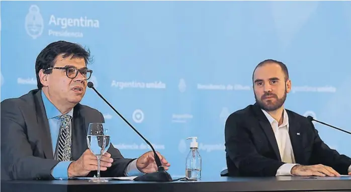  ?? (TÉLAM) ?? Anuncio. Claudio Moroni, ministro de Trabajo, y Martín Guzmán, ministro de Economía, hicieron ayer un anuncio dirigido a monotribut­istas y a trabajador­es informales.