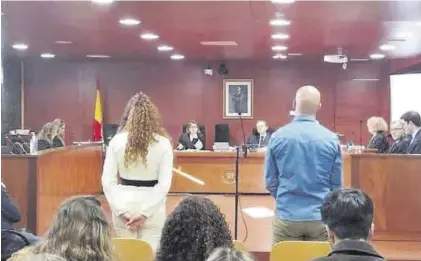  ?? EL PERIÓDICO ?? Los dos acusados, Priscila Lara Guevara y Constantin Dumitru, durante el juicio.