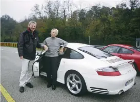  ??  ?? Below right: At the presentati­on of Porscheʼs carbon ceramic brakes in Vizzola, Italy in 2000. On the left is Porsche driver Dieter Röscheisen