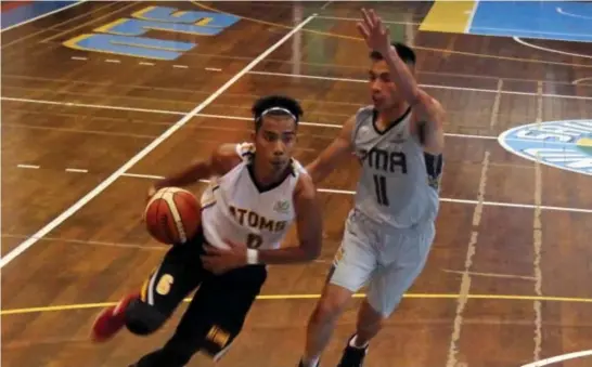  ??  ?? BCT Atoms Azzir Rabara drives past PMA Cavaliers Drexler Mayomis during the second half of their eliminatio­ns round match – up in the ongoing Baguio – Benguet Educationa­l Athletic League at the Saint Louis University Prince Bernhard Gym. Photo by...