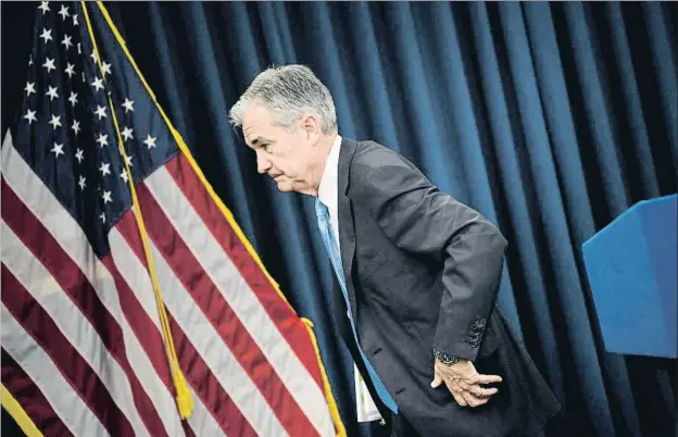  ?? BRENDAN SMIALOWSKI / AFP ?? El presidente de la Reserva Federal, Jerome Powell, se ve obligado a cambiar el rumbo de la política monetaria