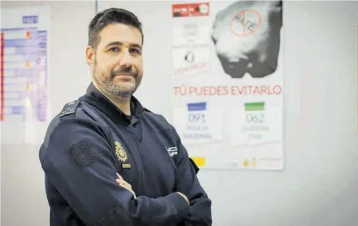  ?? CHUS MARCHADOR ?? El inspector Franco es el interlocut­or policial en materia de delitos de odio de la Jefatura Superior de Policía de Aragón.