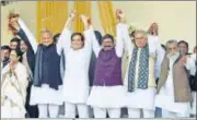  ?? ANI ?? Hemant Soren (third from right) flanked by Congress leader Rahul ■
Gandhi, Rajasthan CM Ashok Gehlot, West Bengal CM Mamata Banerjee, Chhattisga­rh CM Bhupesh Baghel, and JMM president Shibu Soren at the oath-taking ceremony in Ranchi on Sunday.