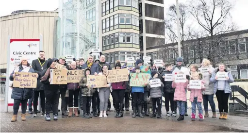  ??  ?? Unrest Residents unhappy with Kilbowie’s closure during a protest outside council headquarte­rs