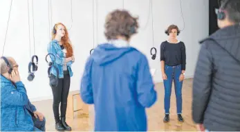  ?? FOTO: ALEXANDER KAYA ?? In der Audio-Installati­on „Geteiltes Leid ist halbes Leid“im Ulmer Stadthaus.