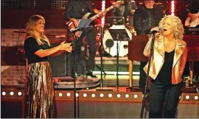  ?? (Courtesy Photo/Weiss Eubanks/The Kelly Clarkson Show) ?? Lacey Thomas (right) performs with Kelly Clarkson on an episode of The Kelly Clarkson Show that aired Monday.