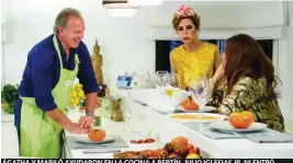  ??  ?? ÁGATHA Y MARILÓ AYUDARON EN LA COCINA A BERTÍN. JULIO IGLESIAS JR. NI ENTRÓ