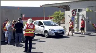  ??  ?? «Avant l’accord, la direction nous disait qu’on ne vendait rien, notre stock était plein. Et maintenant, comme par hasard, ça se débloquera­it...», commente un syndicalis­te CGT.