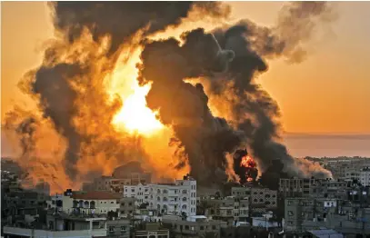  ?? Picture: AFP ?? FIERCE FIGHTING. A fire rages at sunrise in Khan Yunish, following an Israeli airstrike on targets in the southern Gaza strip, early yesterday. Israeli air raids have hit the homes of high-ranking members of the Hamas militant group, the military said yesterday.