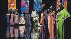  ??  ?? In Marrakesch entwarf Yves Saint Laurent diese farbenfroh­en Roben.