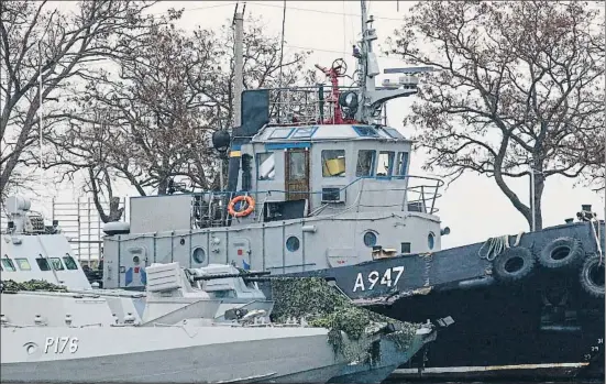  ?? STR / AFP ?? Dos de los buques ucranianos retenidos por los rusos en el puerto de Kerch