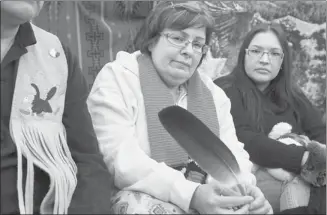  ?? Julie Oliver/postmedia News ?? Attawapisk­at Chief Theresa Spence (centre) continues her hunger strike with supporter Angela Bercier (right) in a teepee on Victoria Island in the Ottawa River.