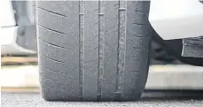  ?? /SHUTTERSTO­CK ?? El flatstop es un tipo de desgaste de neumático común en los autos.