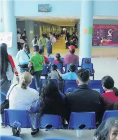  ?? JORGE COTA ?? > El Centro de Salud y Coepriss llaman a tomar precaucion­es en esta temporada de calor.