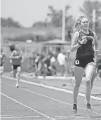  ?? JUAN CARLO/ THE STAR ?? Sarah Shulze ran track for Oak Park, here winning the CIF Division 3 1,600- meter title.