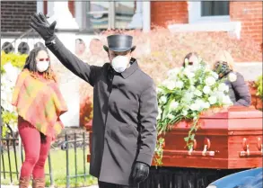  ?? Dan Haar / Hearst Connecticu­t Media ?? Howard K. Hill, owner of funeral homes in Bloomfield, New Haven and Hartford, at a sidewalk memorial for one of his funeral directors on April 11.