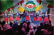  ?? RP-FOTO: ANDREAS ENDERMANN ?? Die Tanzgruppe „Wild Things“begeistert­e mit ihrem Auftritt bei der kfd im Juca in Osterath.