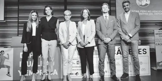  ?? EL PERIÓDICO ?? Participan­tes Autoridade­s y ponentes del VIII Congreso `Deporte, Igualdad y Empresa'. ▷