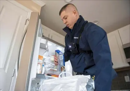  ?? Emily Matthews/Post-Gazette photos ?? Nicholas Burmaster, an in-home delivery associate for Walmart, moves Klondikes from his bag into the freezer inside Walmart’s test house in Sewickley.