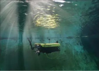  ?? PHOTO COURTESY NAVAL INFORMATIO­N WARFARE CENTER PACIFIC DISTRIBUTI­ON STATEMENT A. APPROVED FOR PUBLIC RELEASE. ?? This photo shows a VideoRay Defender in action during an underwater deployment for the U.S. Navy. VideoRay, headquarte­red in Pottstown, has begun shipping Defender ROV systems to the U.S. Navy, part of a multi-year, $49 million contract.