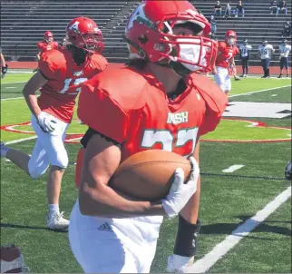  ?? JIM LAHDE — MORNING SUN ?? Mt. Pleasant SHA posted over 400 yards of offense in Saturday’s season-opening victory from Community Memorial Stadium.