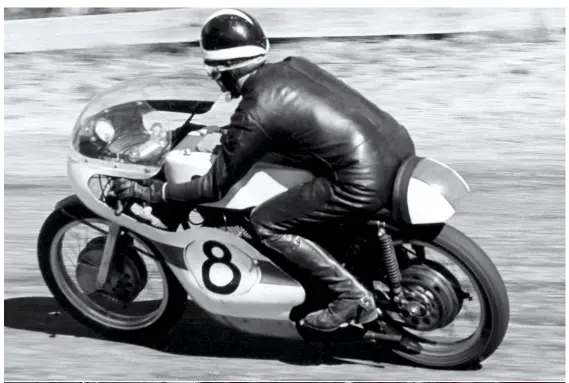  ??  ?? ABOVE Exiting the Dipper at Mount Panorama. LEFT Magneto sits above the gearbox.