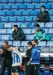  ?? XINHUA ?? Chinese forward Wu Lei (top) watches from the stands as a substitute during Espanyol’s 1-0 victory over Sabadell in a Spanish second-division match at RCDE Stadium on Sunday.
