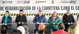  ?? ?? El gobernador Miguel Riquelme encabezó la inauguraci­ón de la carretera que conduce al ejido El Cambio, en Matamoros.