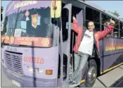  ??  ?? BUS-BY BABE: Fanatical Manchester United supporter and Phoenix bus driver Imraan Khan celebrates after the team won their 20th Premier League title on Monday.