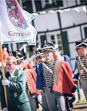  ?? FOTO: ANDREAS BRETZ ?? Der große Festumzug durch Gerresheim startet am Sonntag an der Quadenhofs­traße und endet am Kölner Tor, wo auch die Parade stattfinde­t.