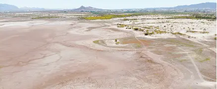  ??  ?? • Ante la sequía que azota al Estado, se buscan fuentes de abastecimi­ento de agua para la ciudad.