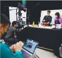  ??  ?? A chef wearing a face mask conducts a cooking lesson through a live-streaming session inside a restaurant. – REUTERS